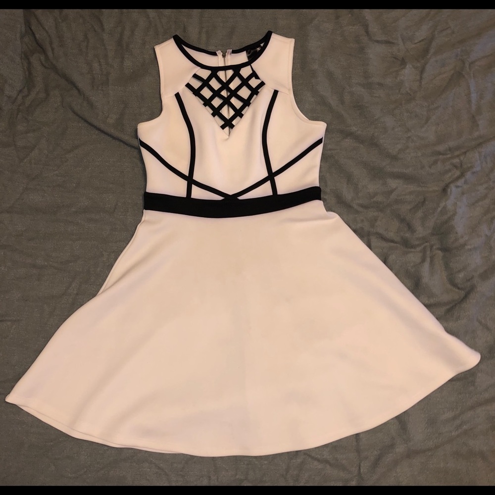 Used Womens Black and White Dress